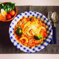 Snapdishの料理写真:ブロッコリーと海老のトマトスープパスタ🍴|shiooriさん