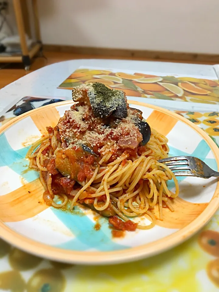 Snapdishの料理写真:2015/1/12 ナスとベーコンのトマトソースパスタ|hijiriさん