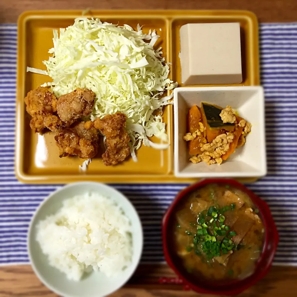 今日の夕飯★全体
・からあげ
・キャベツの千切り
・かぼちゃの煮物
・お味噌汁
ごちそうさま٩(๑❛ᴗ❛๑)۶|あさこさん