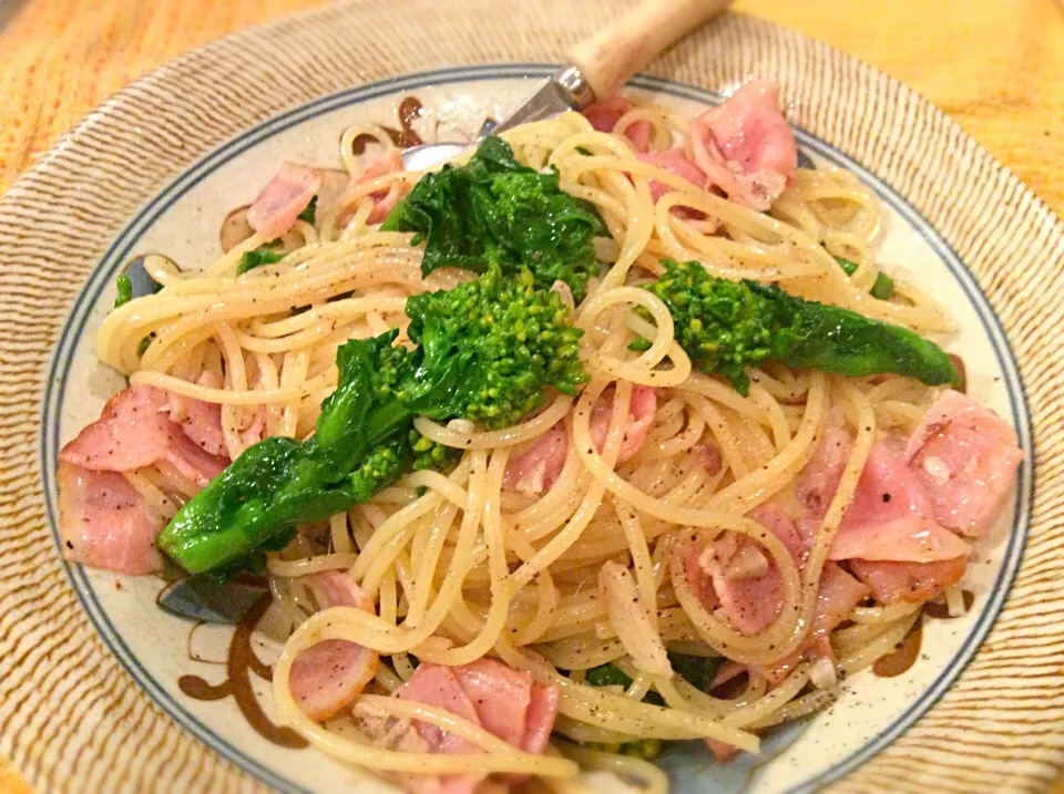 Snapdishの料理写真:菜の花とアンチョビのオイルパスタ|かなしゅうさん