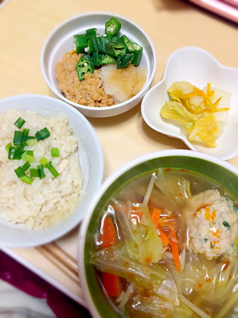 鶏団子と春雨のスープ、中華粥、白菜と柚子の漬物、おろしオクラ納豆|shioriさん