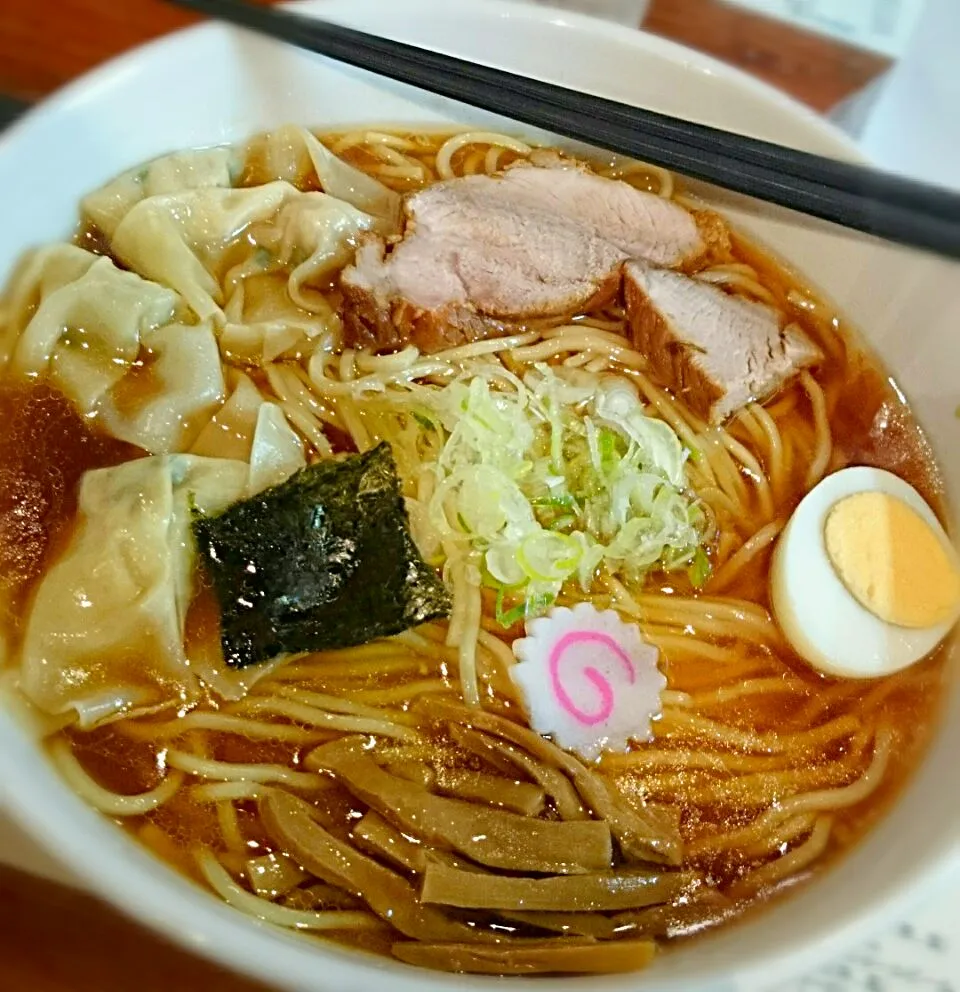 今日の昼食
武蔵小山・大勝軒  ワンタン麺|りくれんさん