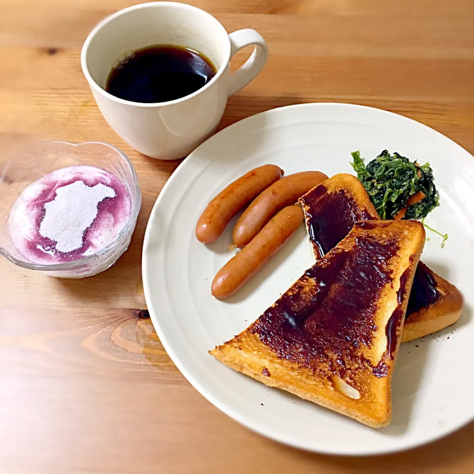 1／13の朝食

チョコレートトースト
ほうれん草のごま和え（お弁当用）
粗挽きウインナー
ブルーベリー寒天パウダーのせヨーグルト
コーヒー|Shirokoさん