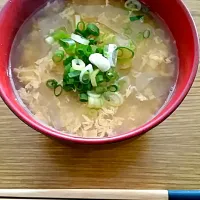 Snapdishの料理写真:玉ねぎとたまごのお味噌汁|みーーーさんさん