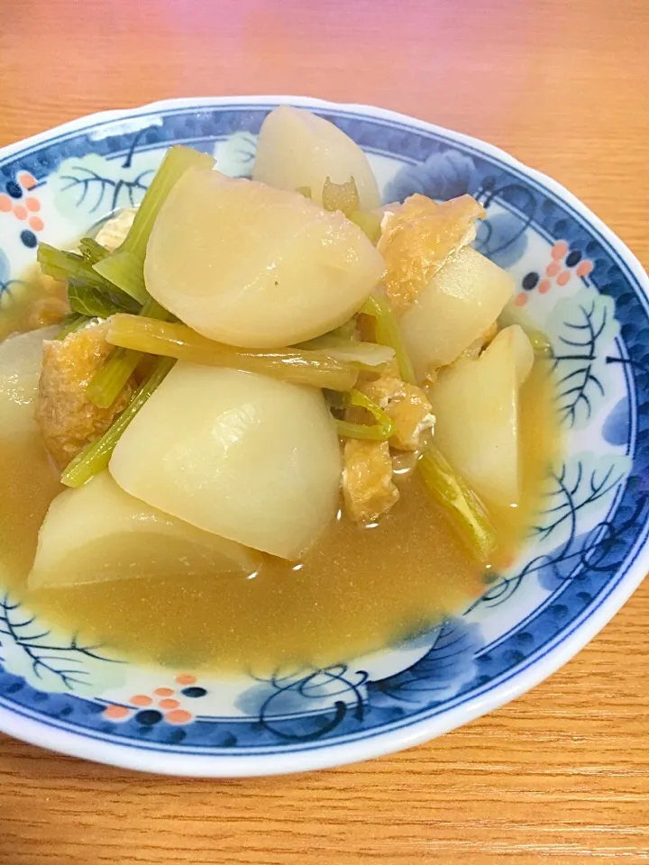 Snapdishの料理写真:かぶと油揚げの煮物|ぽんちょさん