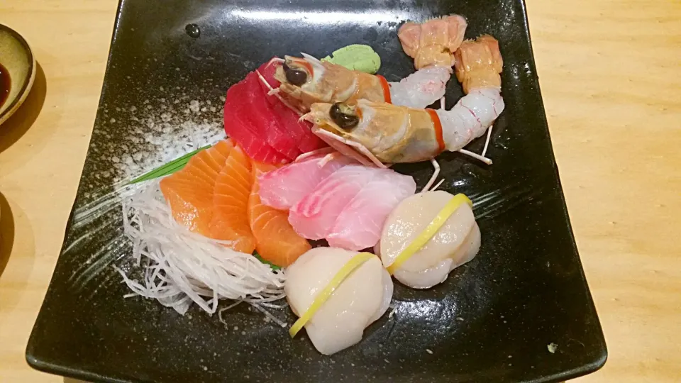 Snapdishの料理写真:mixed sashimi|binnaさん