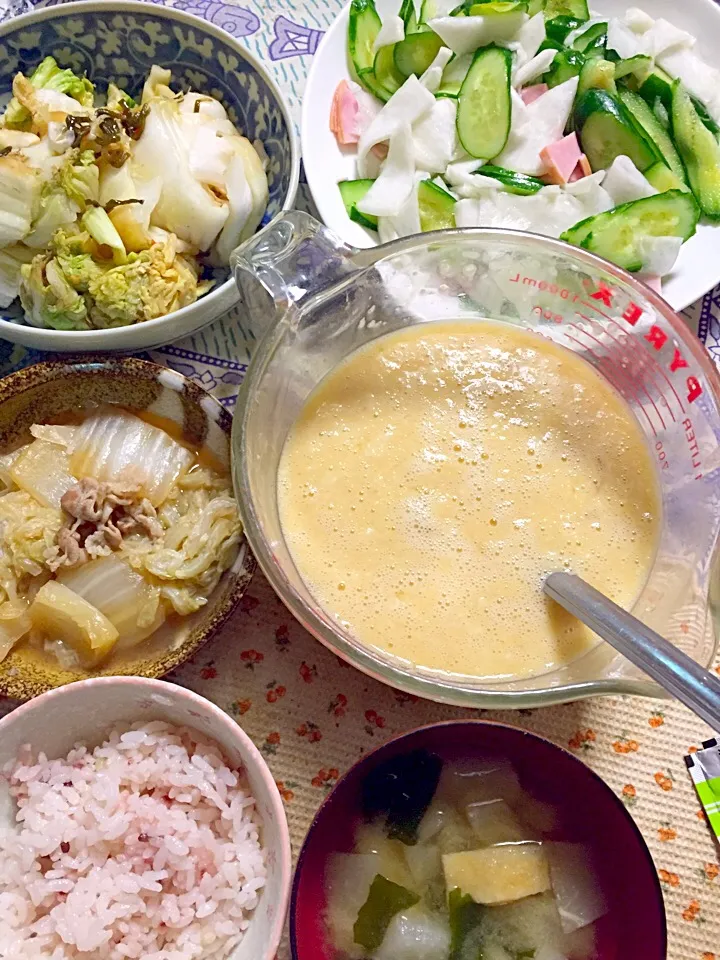 Snapdishの料理写真:長芋とろろ 白菜と豚の煮物 カブのサラダ 白菜漬け 味噌汁|掛谷節子さん