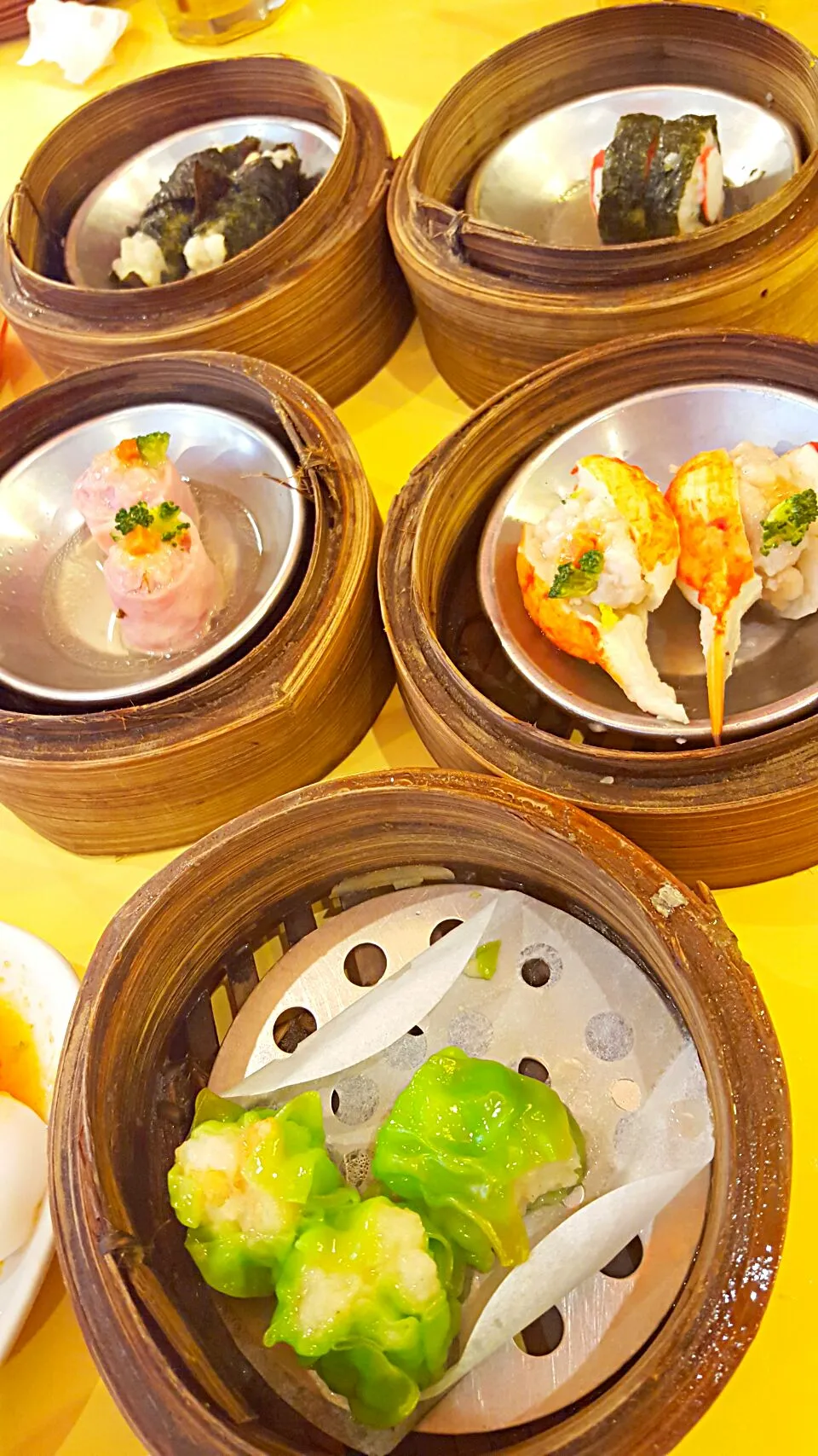 "ติ่มซำ" (Dimsum)
รับขนมจีบ ซาลาเปามั๊ยกัฟ...😄|🙋🍗..Papa Naughty..🍳🙎さん