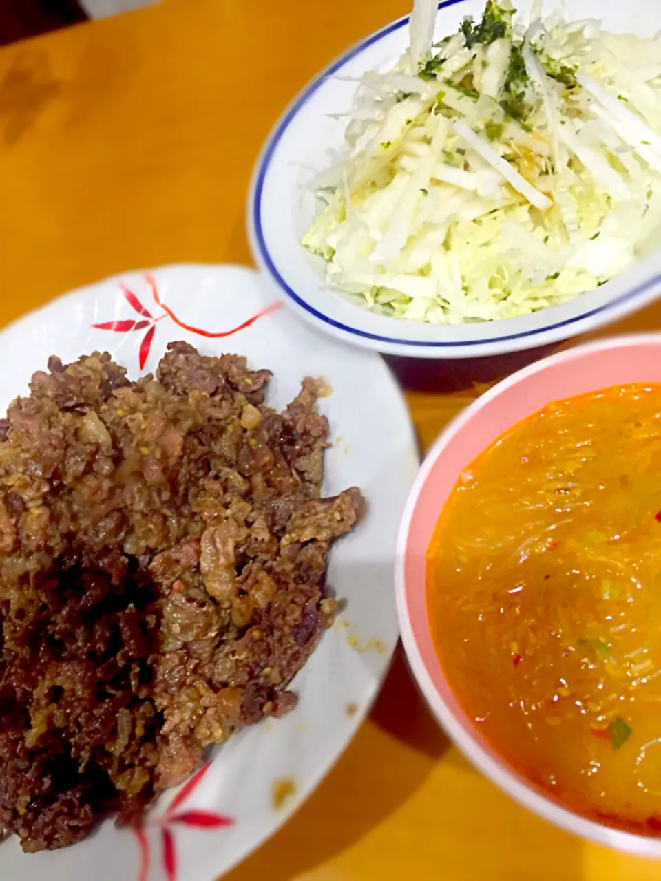 牛肉のガーリック炒め  白菜サラダ  担々麺風春雨スープ|ch＊K*∀o(^^*)♪さん