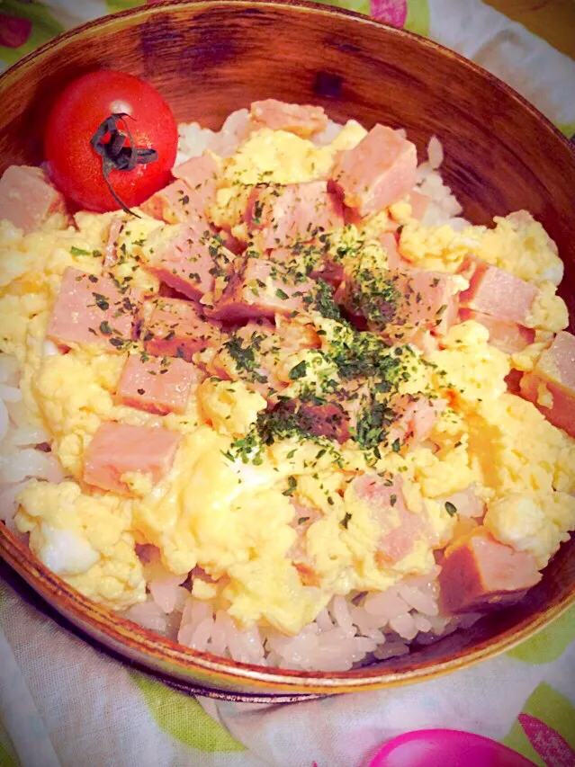 Snapdishの料理写真:スパムふわふわたまご丼|ちよさん