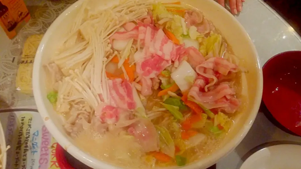 Snapdishの料理写真:#crockpot#Japanese cuisine #japanese nabe|Mani Baloniさん