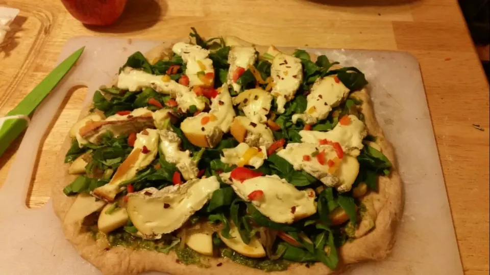 Harbison Cellars Camembert Cheese Pizza with Apples, Pesto, Brussel Sprouts, Arugula, & Spinach on a handmade garlic sourdough crust|Christina Sasserさん