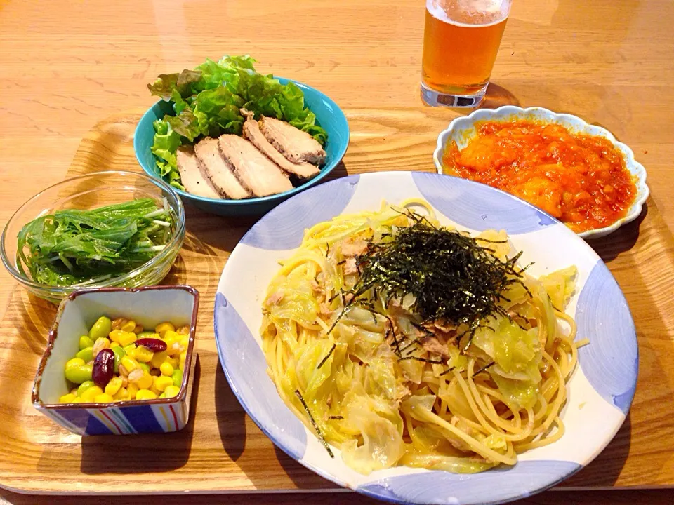 Snapdishの料理写真:キャベツとツナの和風スパゲティ、エビチリ、ローストポーク、水菜のお浸し、豆サラダ|Mikiさん