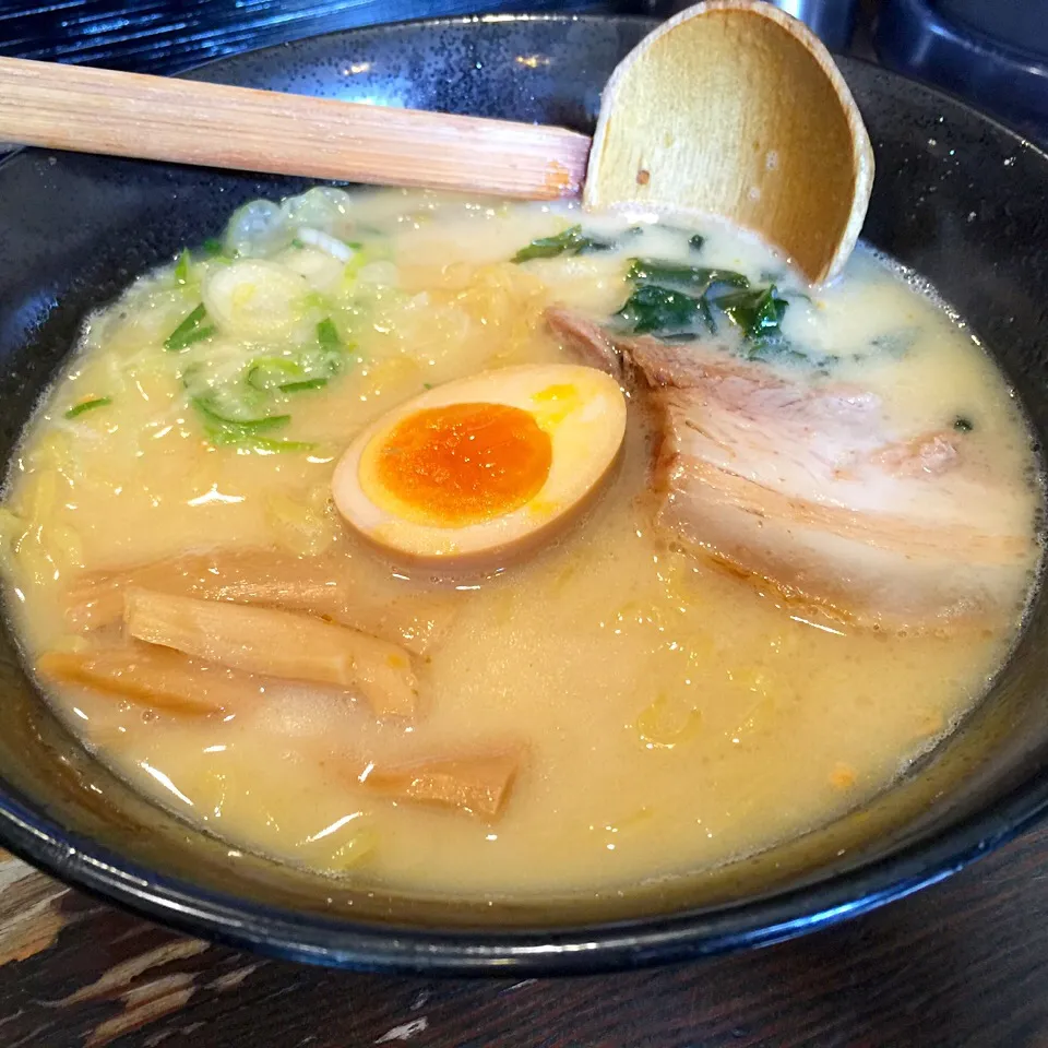 白湯ラーメン(◍•ڡ•◍)❤|いつみさん