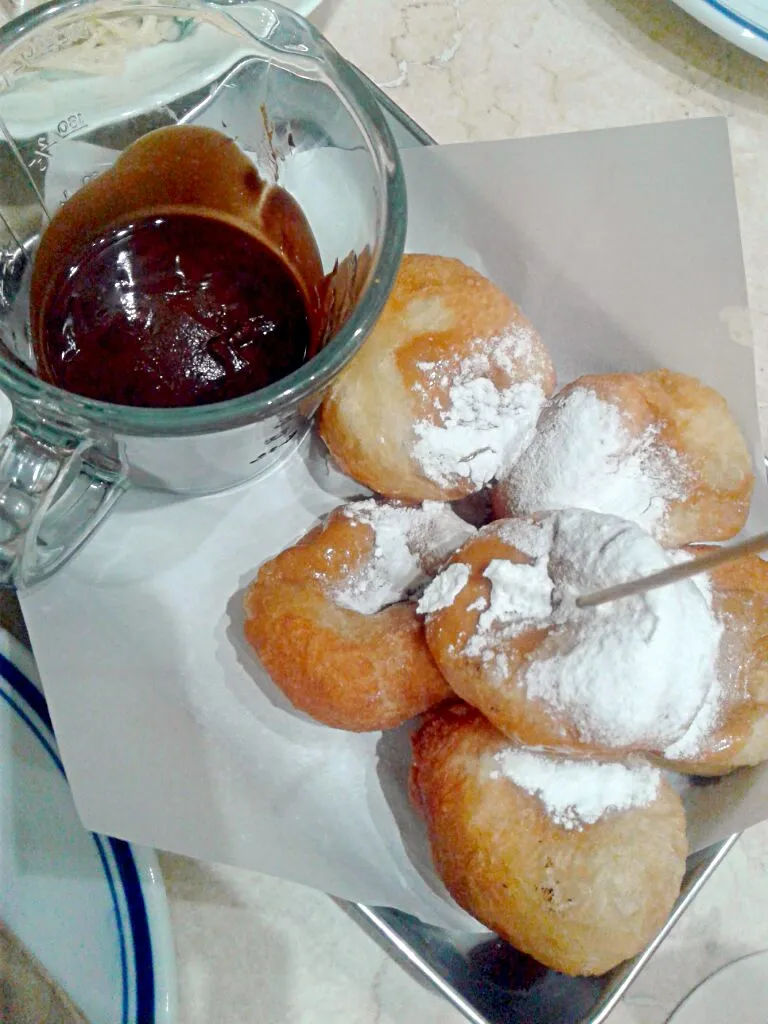 mini donuts with caramel filling with milk chocolate dip|bonnieさん