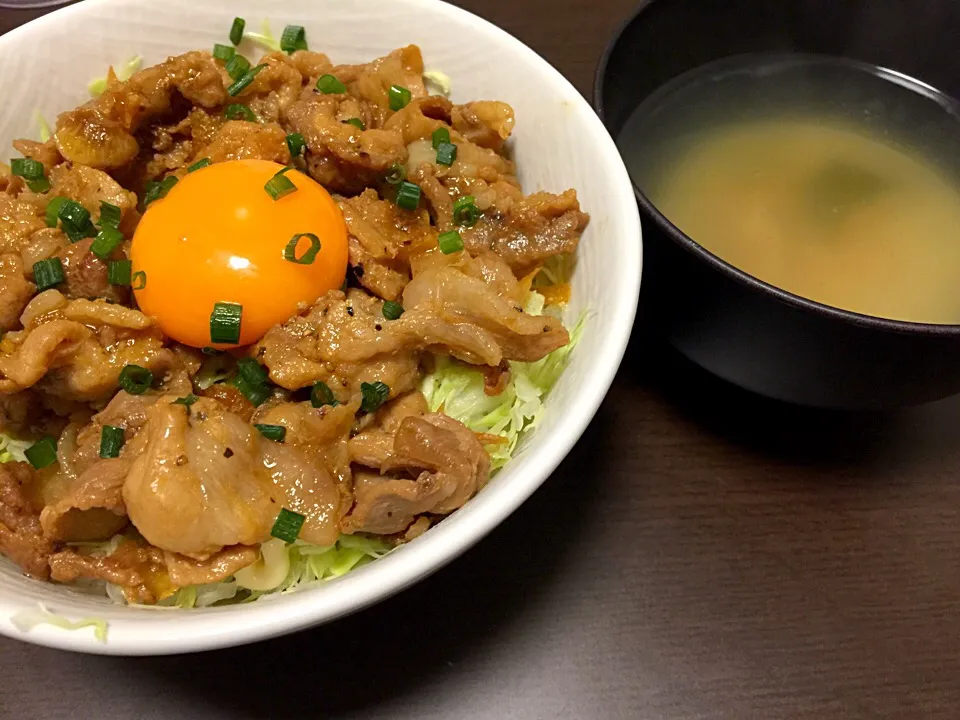 Snapdishの料理写真:ガリバタ醤油豚丼|しおりさん