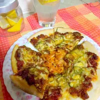 Snapdishの料理写真:次女作〜ミートソースのpizza|北川良子さん