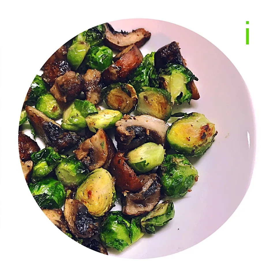 芽キャベツとしいたけのオリーブオイルグリル 【Grilled Brussels sprouts and SHIITAKE mushrooms w/ olive oil 】|izoomさん