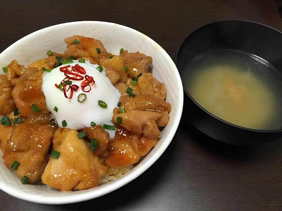 照り焼きチキン温玉丼|しおりさん