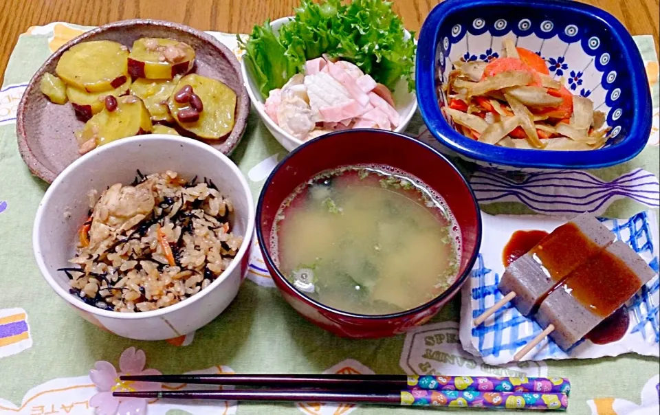 ひじきと鶏肉の炊き込みご飯🍚さつまいもの煮物・きんぴらごぼう・味噌田楽|kazuuさん