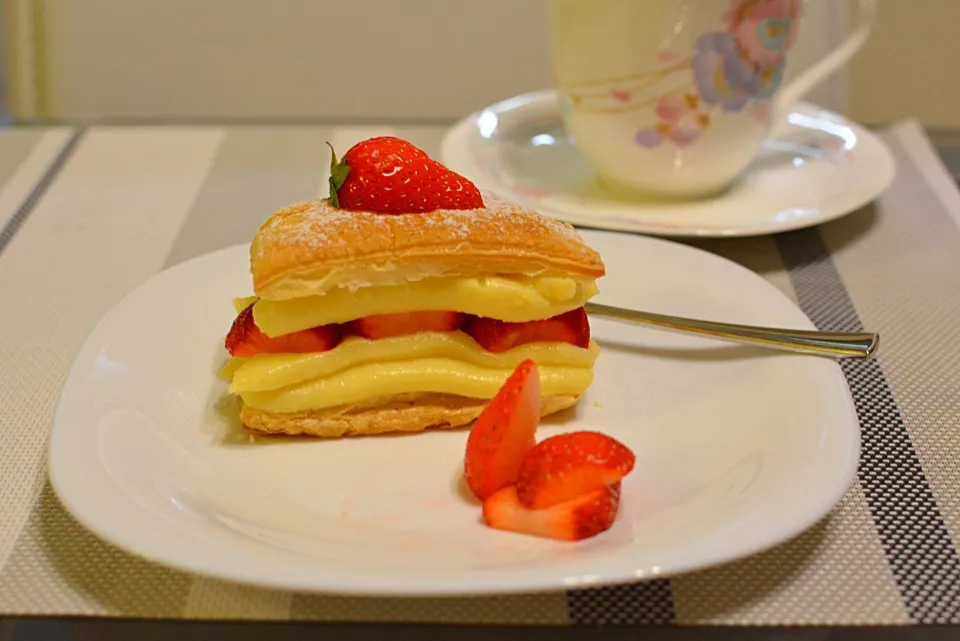 Snapdishの料理写真:Dessert time 💕 リピリピ の いちごミルフィーユ🍓🍓🍓|💖 ジジ 💖さん