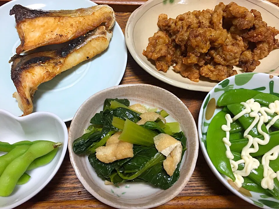 晩御飯♪( ´▽｀)
豚天ぷら、カンパチ塩焼き、スナップえんどう、小松菜のおひたし、枝豆|buhizouさん