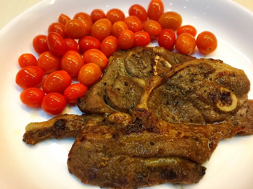 Grilled lamb chop + poached tomatoes|Yvonne C.さん