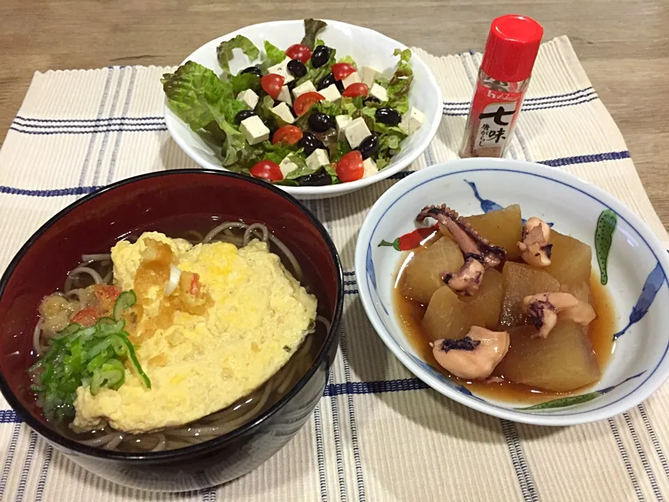 Snapdishの料理写真:卵とじ蕎麦・イカと大根の煮物・クリームチーズのサラダ〜1/6日晩御飯|まーままさん