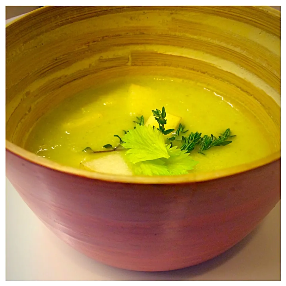 Celery and Asian Pear Soup|Recipe Nomadさん