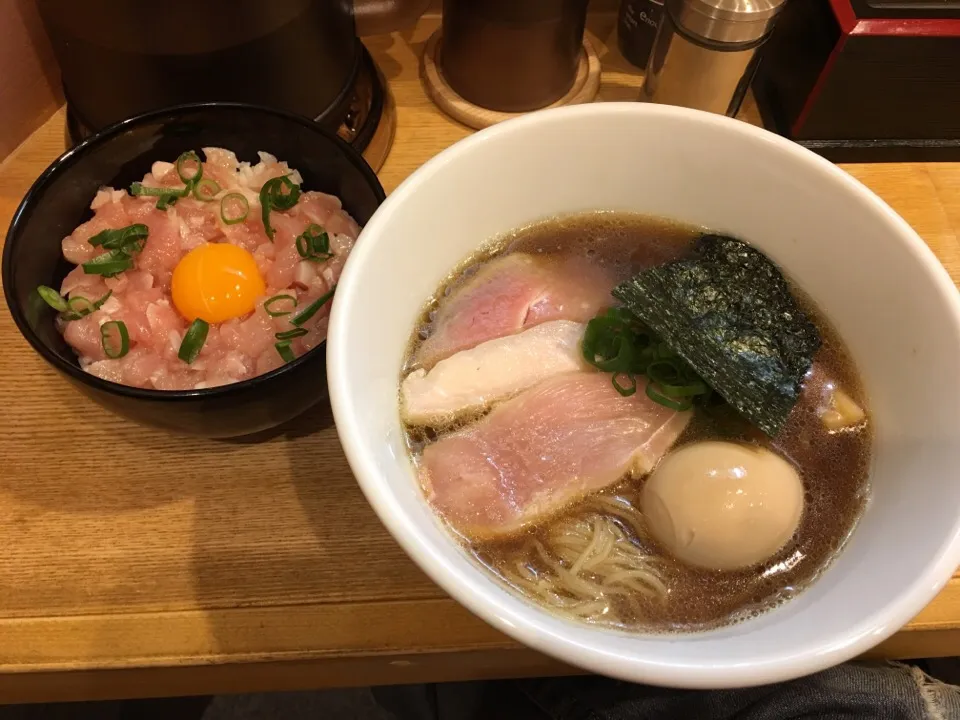 特製醤油らーめん＋古白鶏のユッケ丼|マロさん