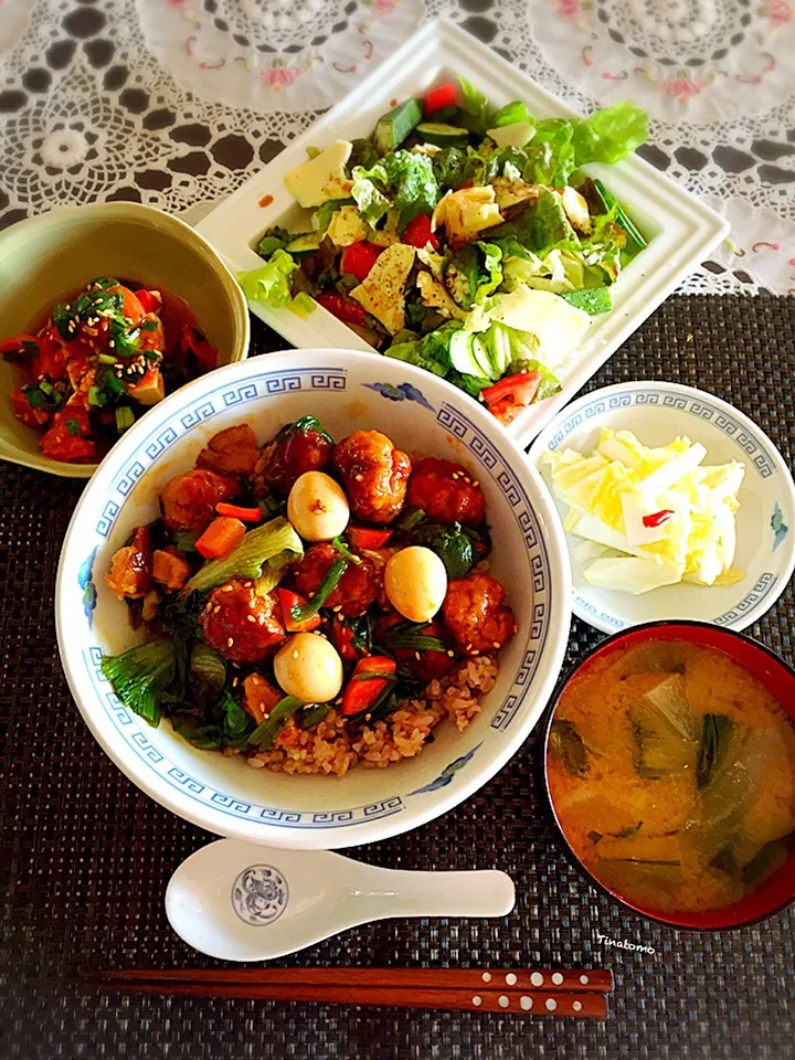 肉団子とほうれん草、レタス、椎茸丼ランチ！|Tina Tomoko😋さん