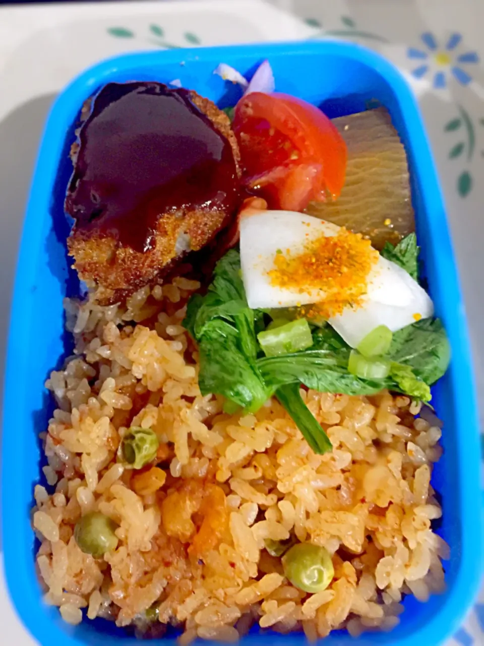 パパお弁当🍱  メンチカツ  大根の煮物  白菜と紫玉ねぎトマトのサラダ  セロリの漬物 大根の漬物  海老とグリーンピースのトマトピラフ|ch＊K*∀o(^^*)♪さん