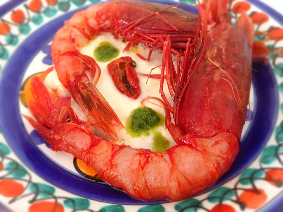 Red crawfish served on burrata and basil sauce|laura giardinaさん