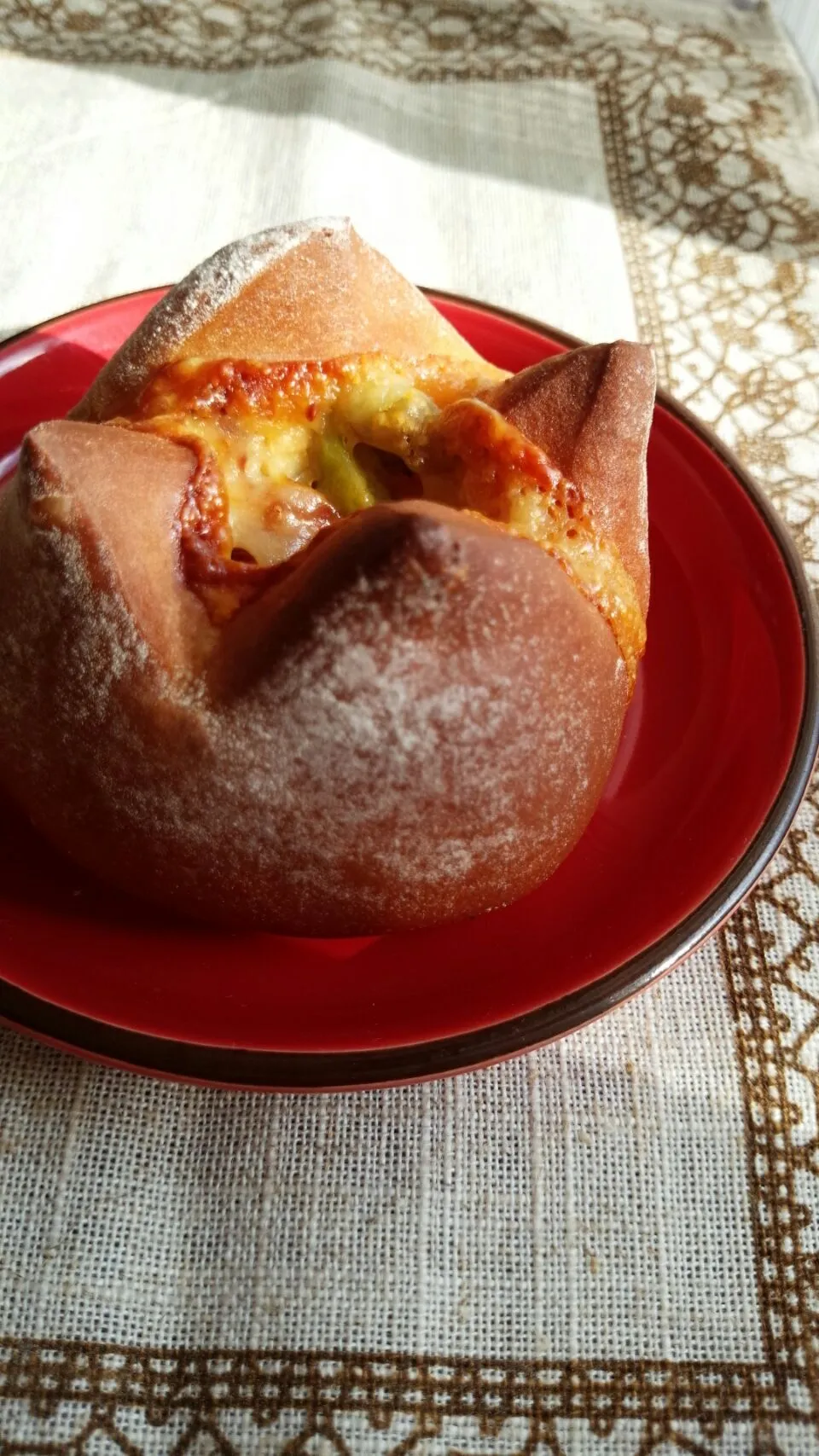 ホエーで枝豆チーズとドライトマトのパン🍅|高野裕子さん