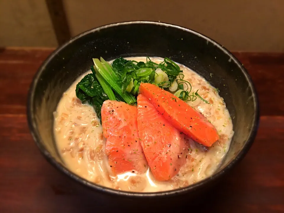 サーモンとちぢみほうれん草の豆乳味噌温めん2|半田手延べそうめんの店 阿波や壱兆さん