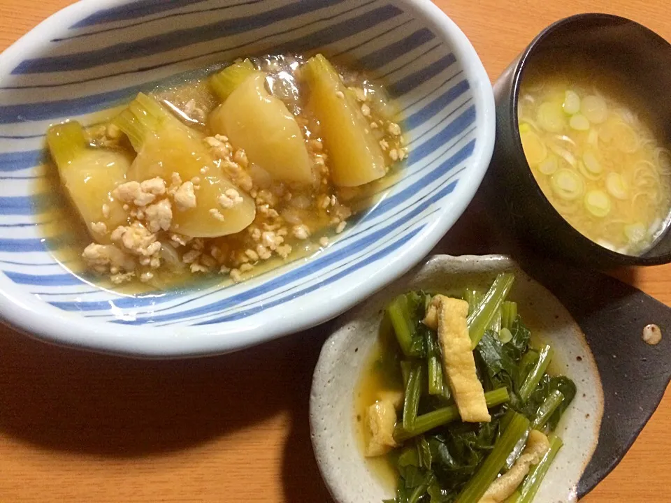 かぶの鳥ひき肉あんかけ、かぶの葉と油揚げの煮浸し、みそ汁|ちゃこさん