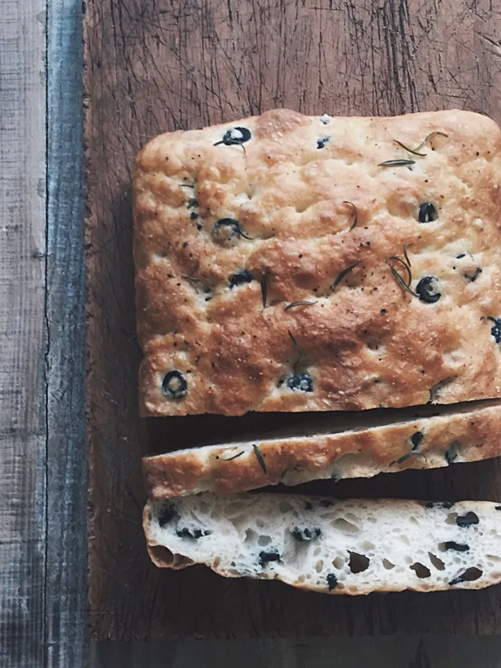 Olive and rosemary focaccia|rick chanさん