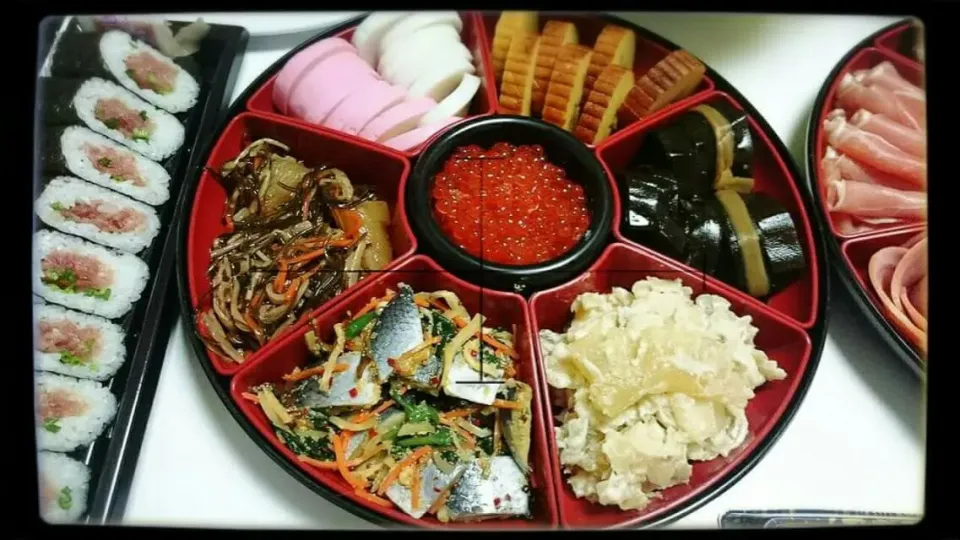 Its my first time of making Osechi at home..Every year we ordered Osechi in  expensive price and we even ate all the content inside the box ..This year 2016 , I|マリアさん