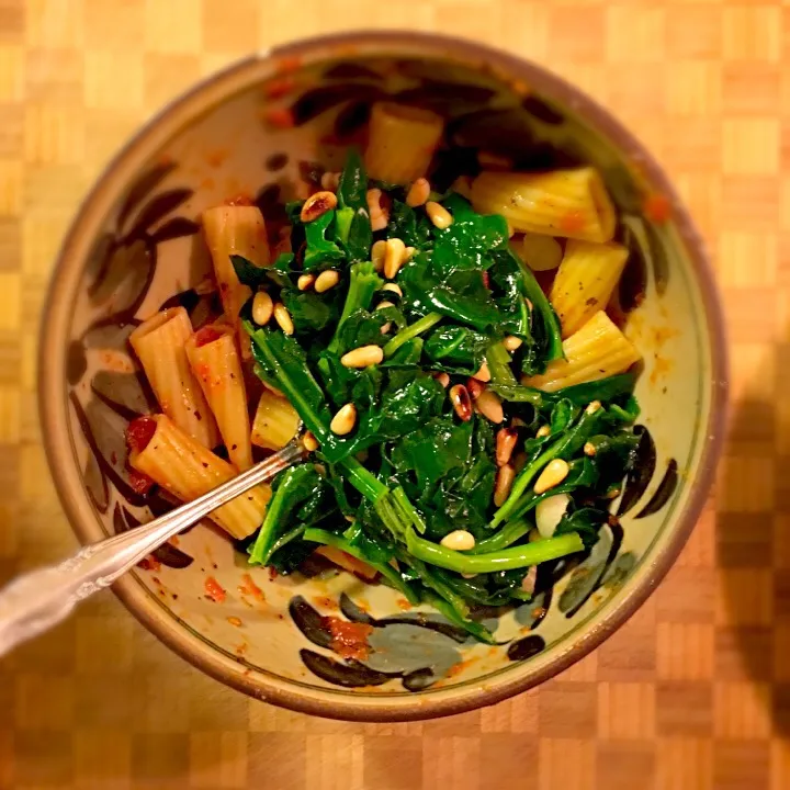 Snapdishの料理写真:Spinach pine nut pasta|carla zarateさん