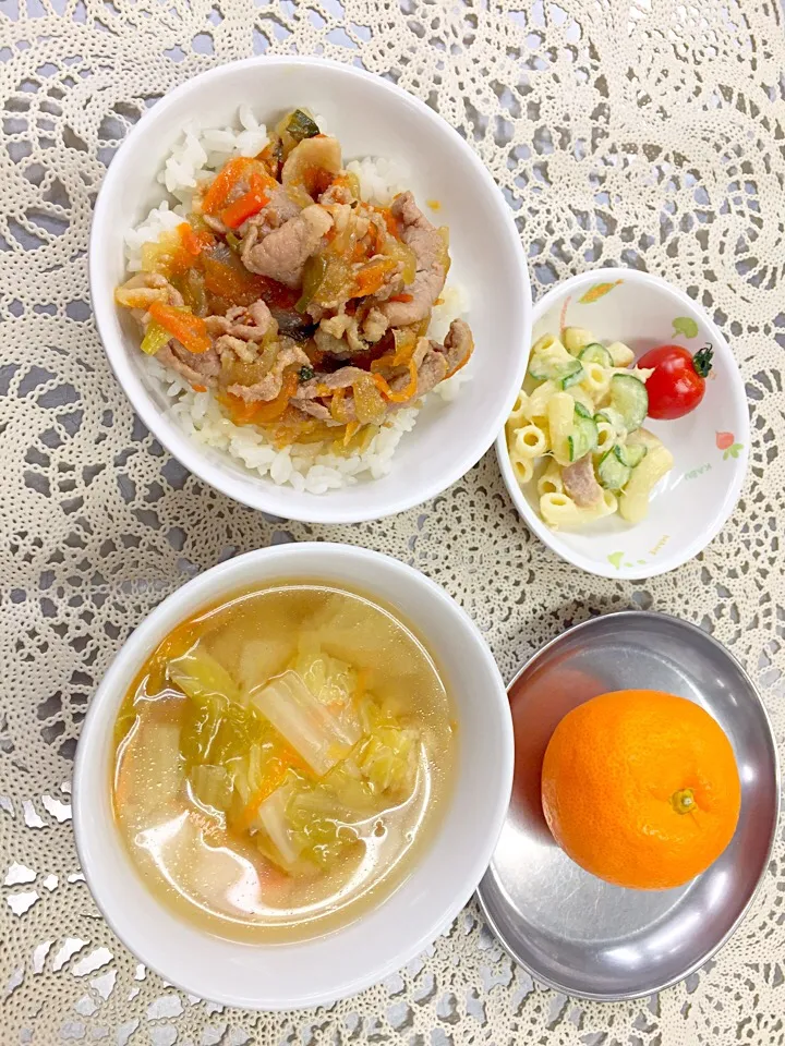 給食
焼肉丼
お味噌汁
マカロニサラダ
みかん|ゆっこさん