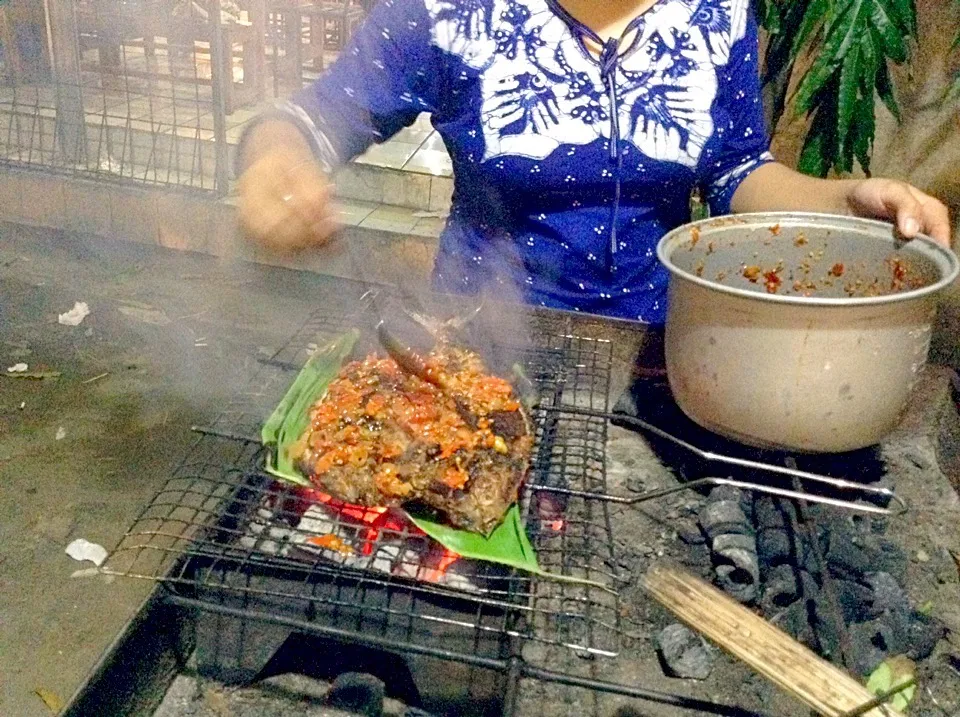 Ikan Bakar|Bambang Budiono Tjioさん