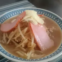 Snapdishの料理写真:純連の味噌ラーメンはフライパンで作ると美味い❗|SATOSHI OOCHIさん