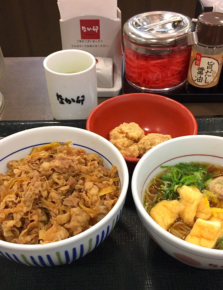 Snapdishの料理写真:和風牛丼 鴨そば 唐揚げ|るみおんさん