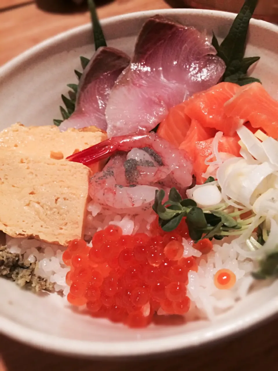 旦那が築地でいろいろ買ってきた丼|にゃんきちさん