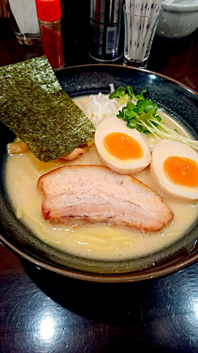 濃厚鶏だし味たまラーメン|めぐまげさん