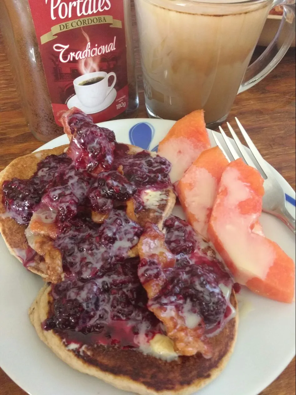 Hot Cakes con tocino en salsa de blue berry #DesdeMéxico|Javier Rdz.さん