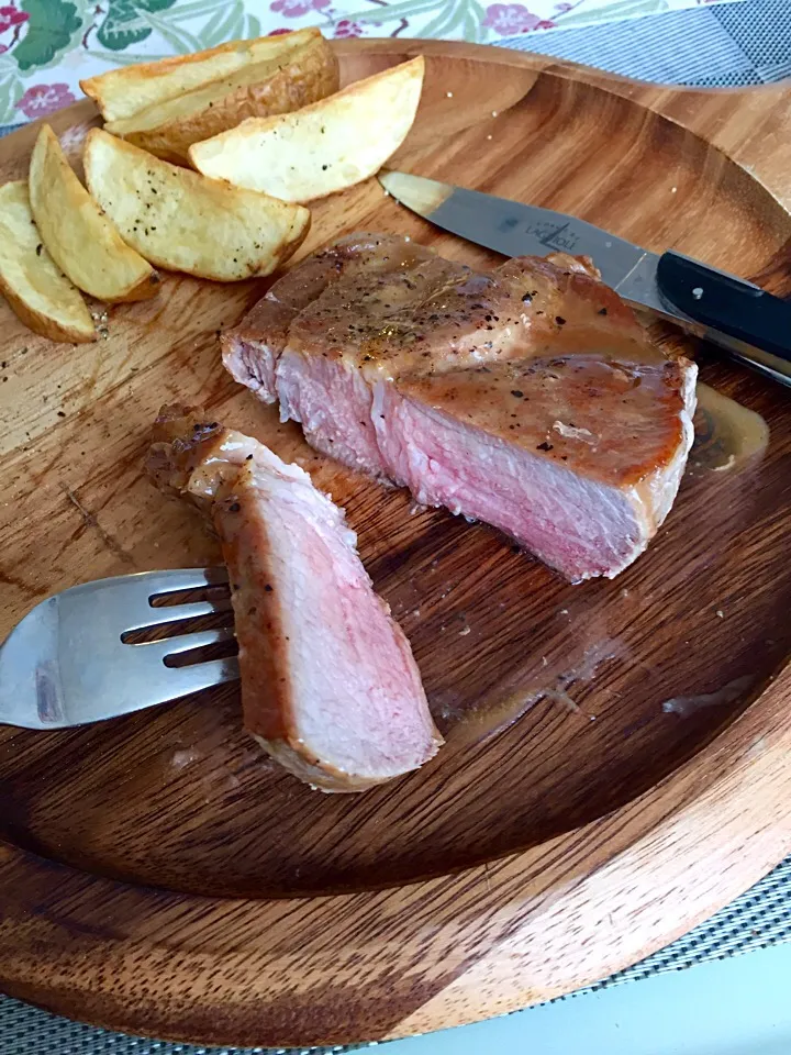 風邪で寝込んでいて快復し食欲出た休日のランチ、ポークステーキ。|ちこさん