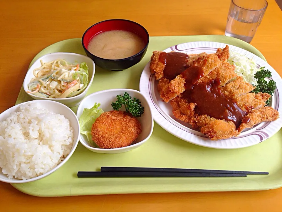 サ・ラ・マンジェのチキンカツ定食|Yukihiko Atarashiさん