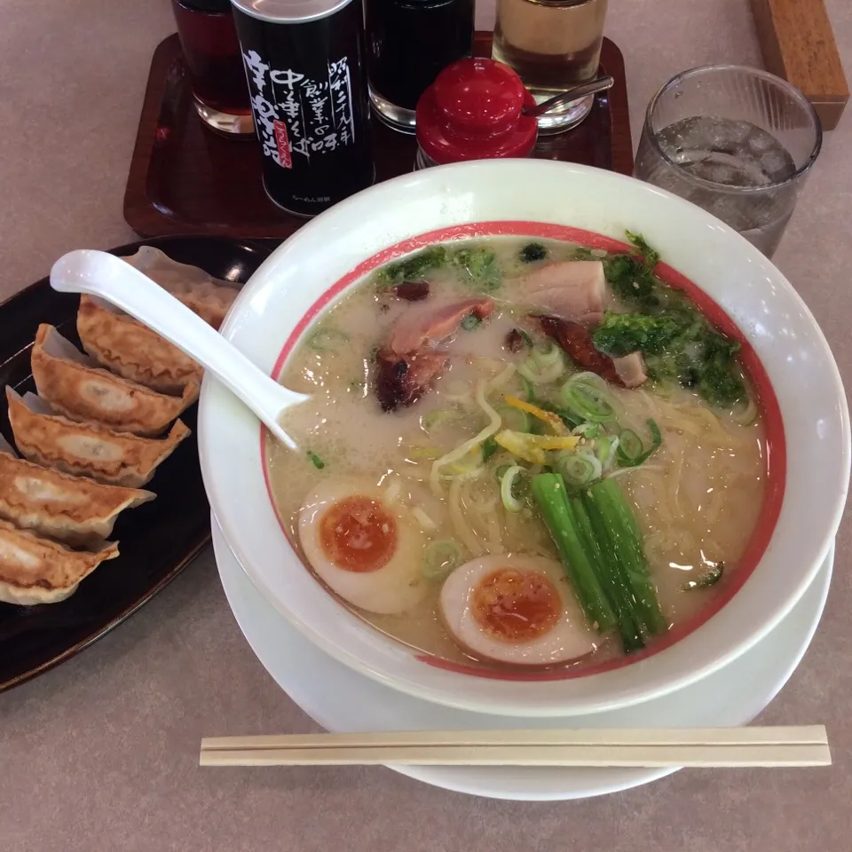 Snapdishの料理写真:Ramen & Gyoza|Craig Colemanさん