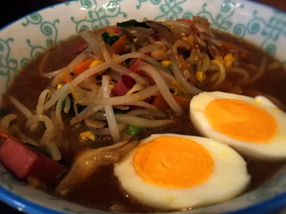 Snapdishの料理写真:2016年 三杯目🍜
自家製スープの味噌ラーメン🍥|BUBUさん